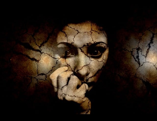 objawy lęku, kobieta która się boi bliskich relacji