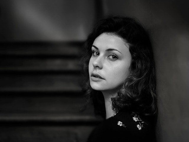 kobieta która ma lęk przed odrzuceniem