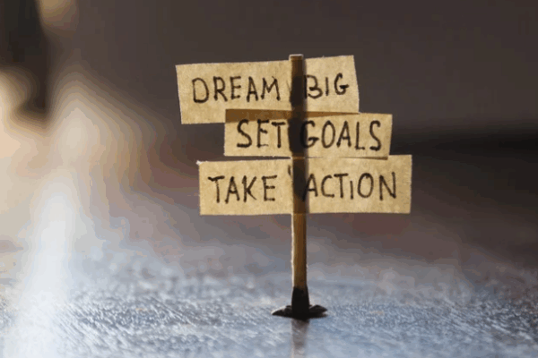 czym jest afirmacja co negatywnych emocji się potrafi wyzbyć i negatywnych przekonań, tabliczki z napisami jak przykłady afirmacji afirmacje