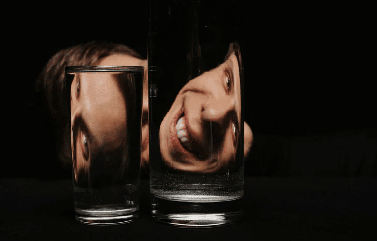 psychopata za szklanką nie ma uniwersalnej odpowiedzi na brak wrażliwości