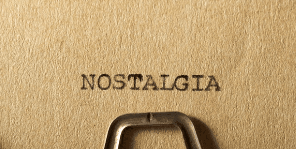 napis nostalgia poprawia nastrój negatywnych uczuć