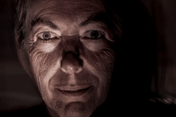 oczy psychopaty w których widać chęć osiągnięcia własnych celów