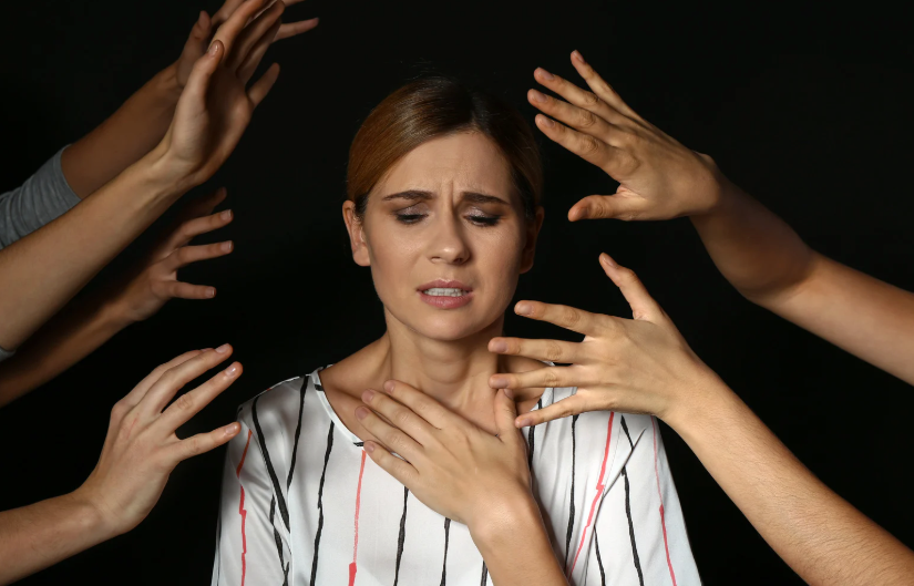 przestraszona kobieta z depresją lękowa