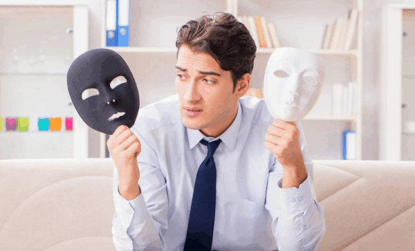 mężczyzna który jest hipokrytą, dwulicowość i poglądy cechy zachowuje