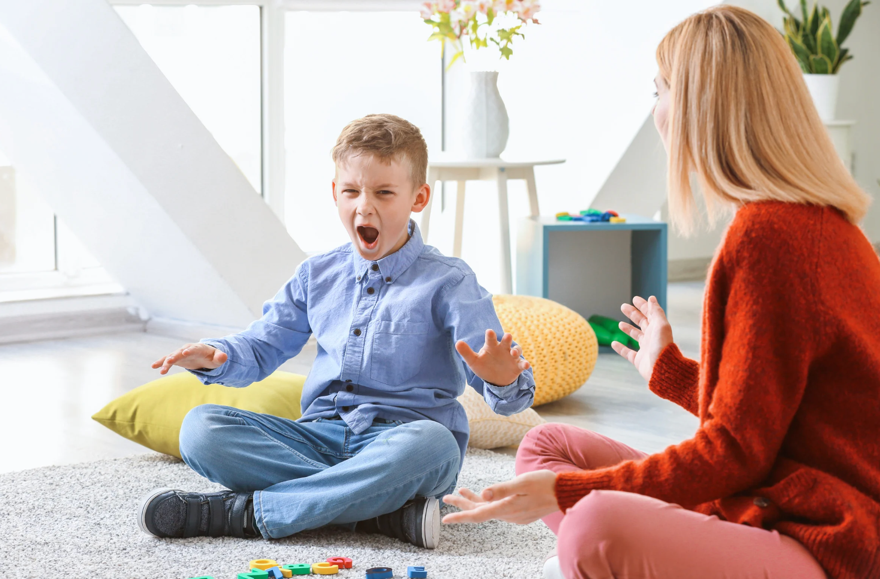 chłopiec który ma zaburzenia koncentracji i uwagi na terapii która się nazywa terapia behawioralna