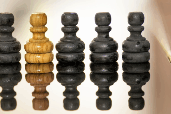 inny członków grupy i wartości grupy pewnych norm