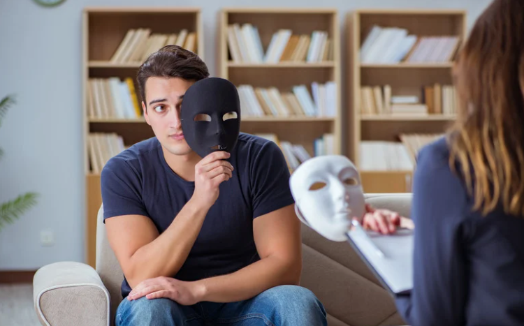 udawanie takiej osoby na oczach innych