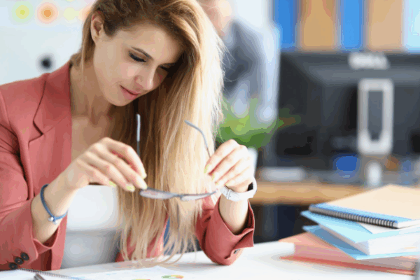 neurotyk wykazuje się większą skłonnością do odczuwania negatywnych emocji na podstawie czynników zewnętrznych