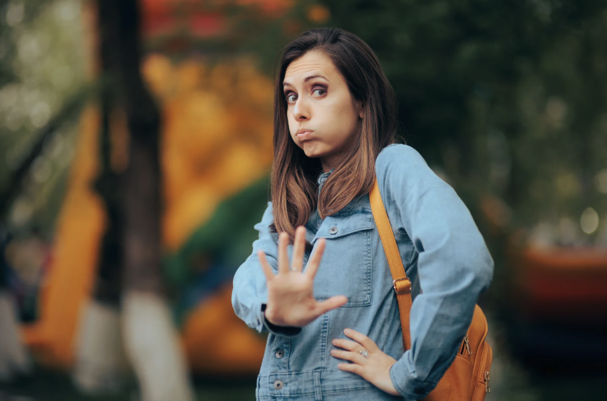 kobieta stawiająca granice