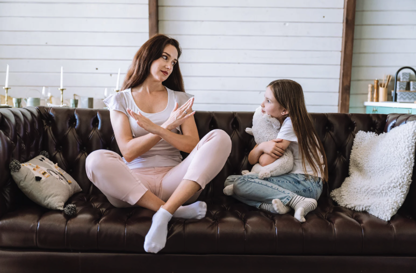 kobieta z córką stawia granice