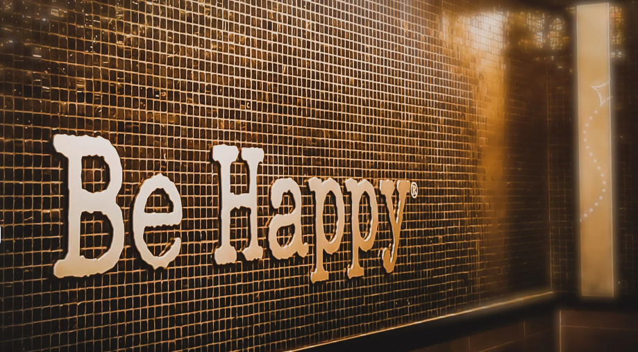 jak być szczęśliwym i napis be happy - bądź szczęśliwy