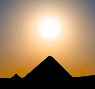 hierarchia potrzeb maslowa, piramida w słońcu