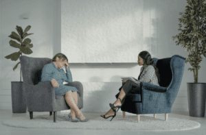 Kiedy iść do psychiatry, a kiedy do psychoterapeuty? Przewodnik po specjalistach zdrowia psychicznego