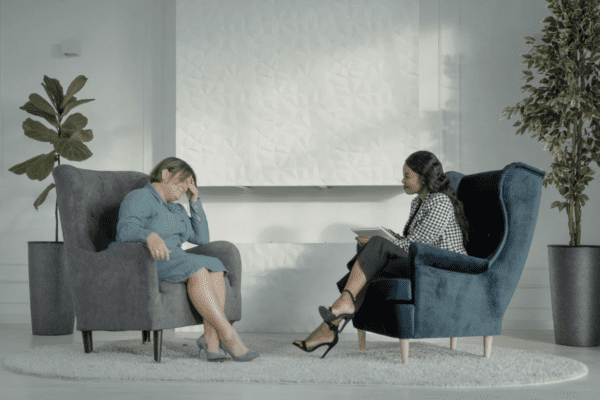 Kiedy iść do psychiatry, a kiedy do psychoterapeuty? Przewodnik po specjalistach zdrowia psychicznego